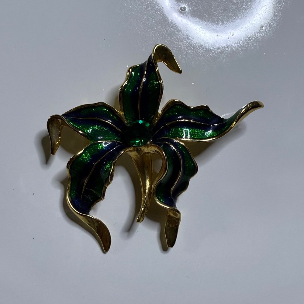 Flower Brooch Green Enamel Gold Tone Floral Pin Vintage Style Jewelry